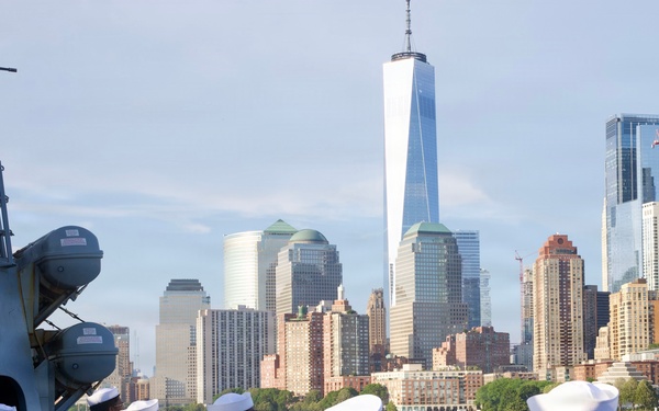 USS Farragut (DDG 99) Arrives in NYC for INR250