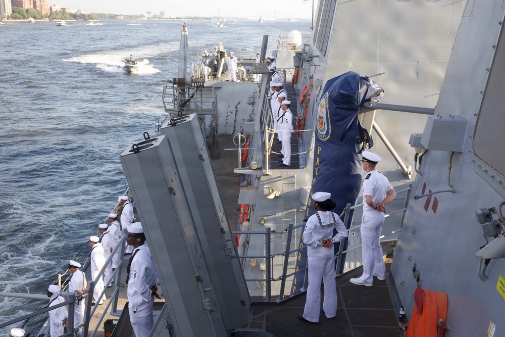 USS Farragut (DDG 99) Arrives in NYC for INR250