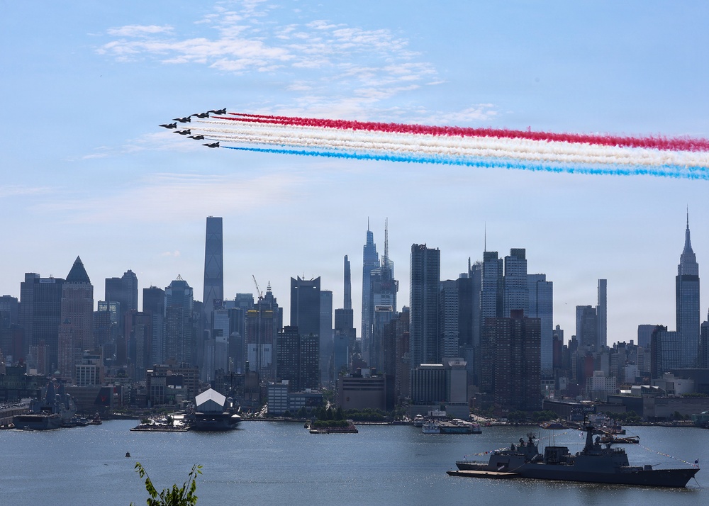 INR250 Parade of Sail and International Aerial Review