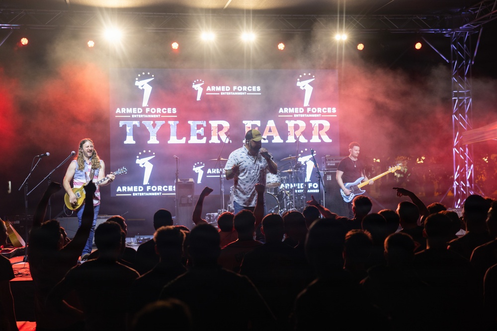 US Marines with MRF-D attend Tyler Farr concert