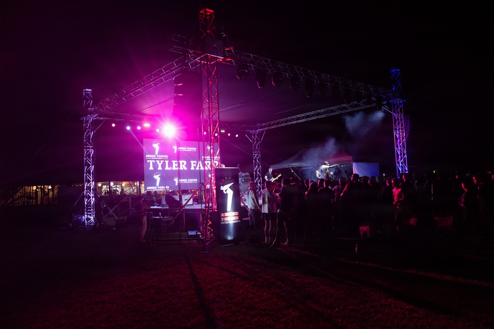 US Marines with MRF-D attend Tyler Farr concert