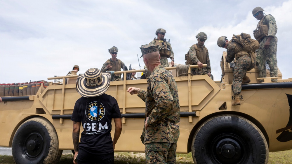 LCF-24 Marines and USS Fort Lauderdale Sailors Deliver Supplies to Venezuela
