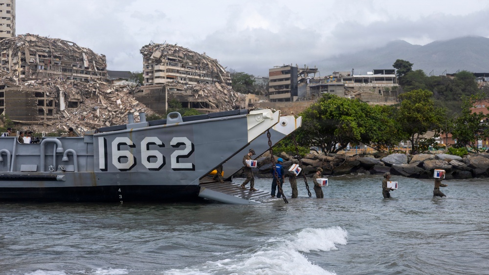 LCF-24 Marines and USS Fort Lauderdale Sailors Deliver Supplies to Venezuela