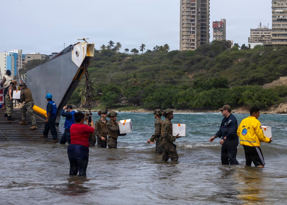 LCF-24 Marines and USS Fort Lauderdale Sailors Deliver Supplies to Venezuela