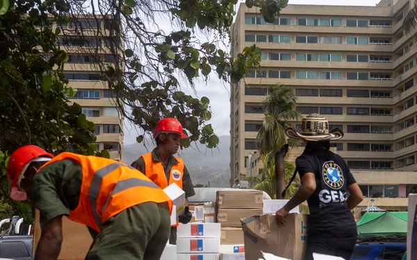 LCF-24 Marines and USS Fort Lauderdale Sailors Deliver Supplies to Venezuela