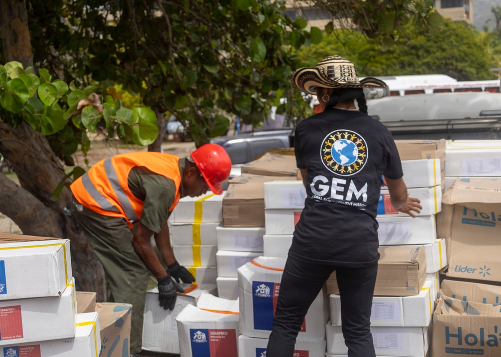 LCF-24 Marines and USS Fort Lauderdale Sailors Deliver Supplies to Venezuela