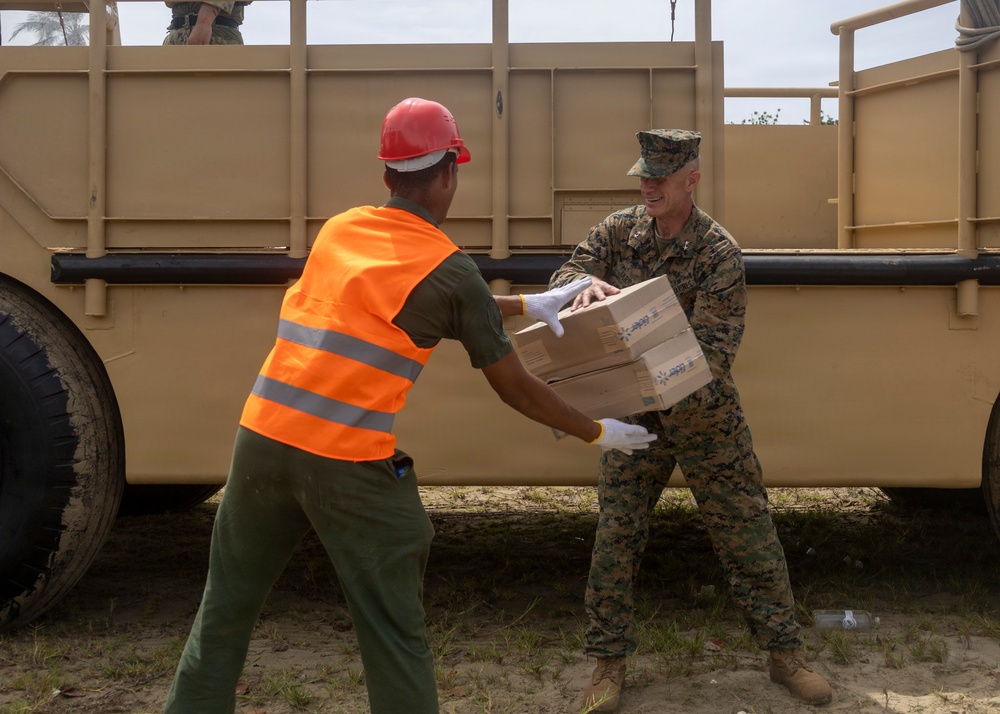 LCF-24 Marines and USS Fort Lauderdale Sailors Deliver Supplies to Venezuela