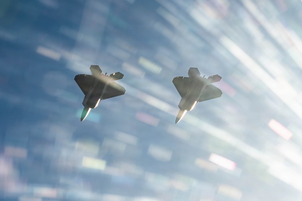 Aerial Imagery: F-22 Raptors fly with Air Force One during HUGE 1 rehearsal