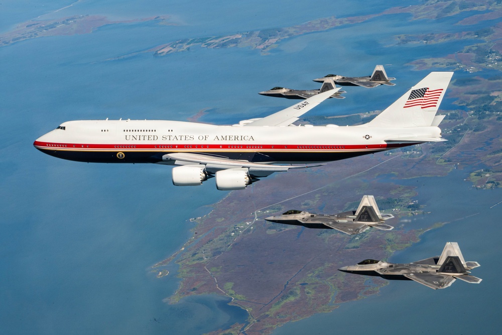 Aerial Imagery: F-22 Raptors fly with Air Force One during HUGE 1 rehearsal