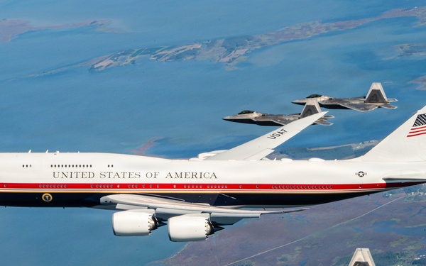Aerial Imagery: F-22 Raptors fly with Air Force One during HUGE 1 rehearsal