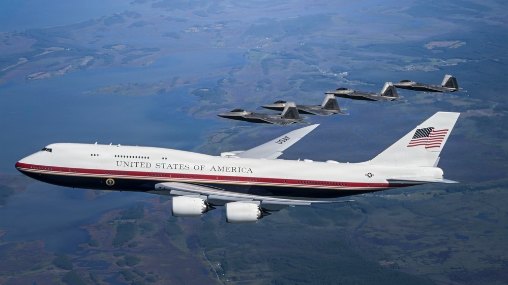 Aerial Imagery: F-22 Raptors fly with Air Force One during HUGE 1 rehearsal