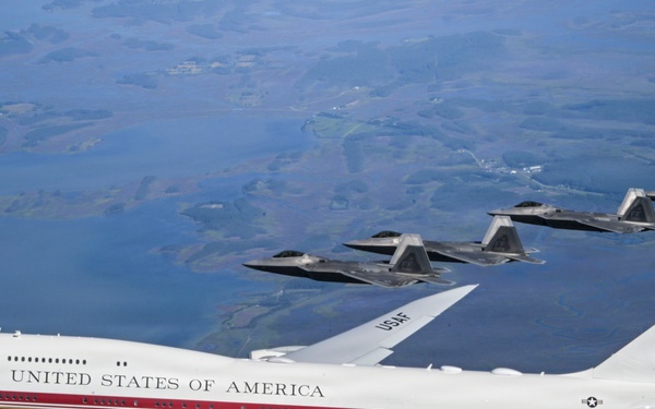 Aerial Imagery: F-22 Raptors fly with Air Force One during HUGE 1 rehearsal