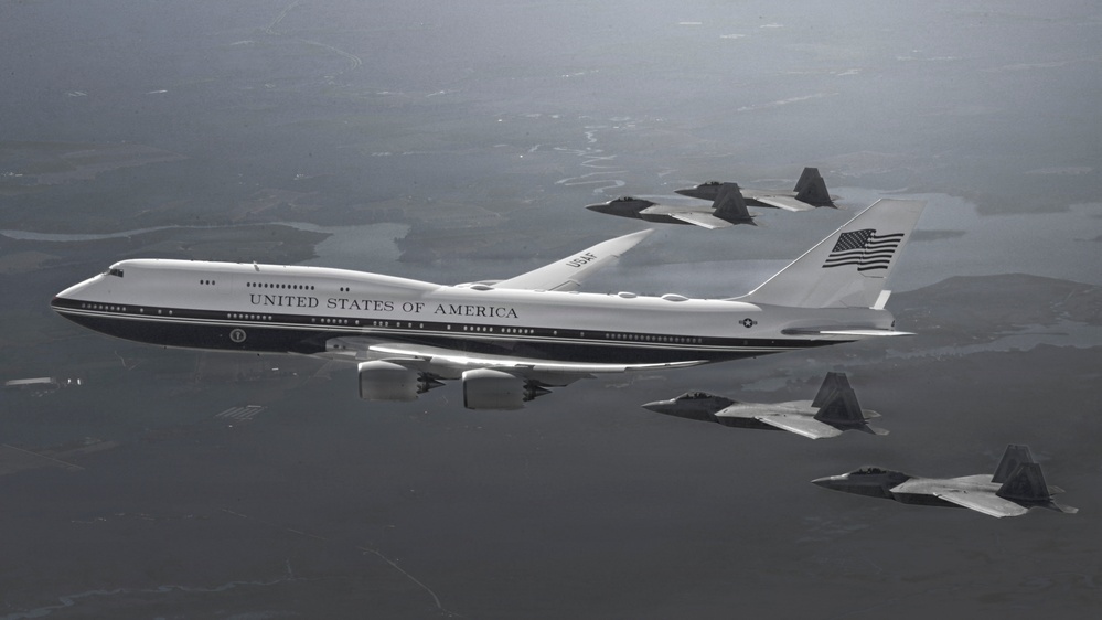 Aerial Imagery: F-22 Raptors fly with Air Force One during HUGE 1 rehearsal