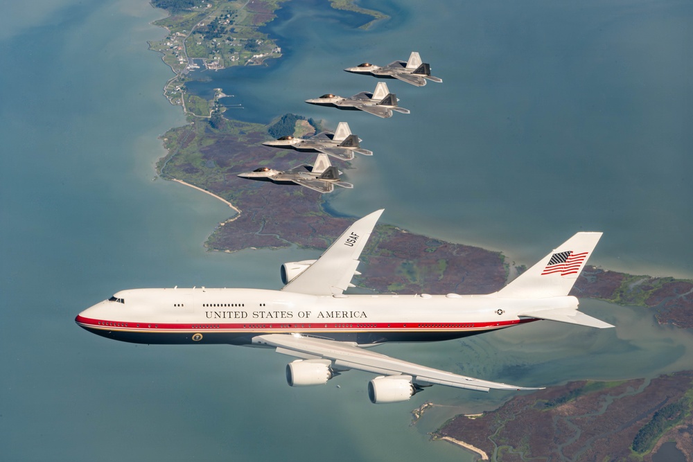 Aerial Imagery: F-22 Raptors fly with Air Force One during HUGE 1 rehearsal