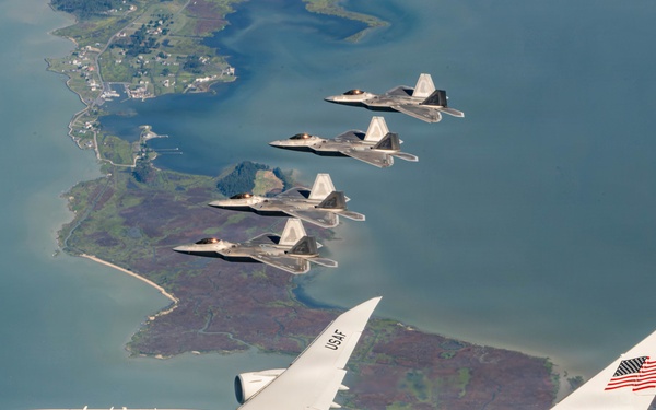 Aerial Imagery: F-22 Raptors fly with Air Force One during HUGE 1 rehearsal