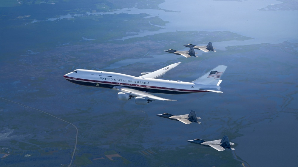 Aerial Imagery: F-22 Raptors fly with Air Force One during HUGE 1 rehearsal