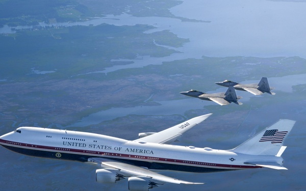 Aerial Imagery: F-22 Raptors fly with Air Force One during HUGE 1 rehearsal
