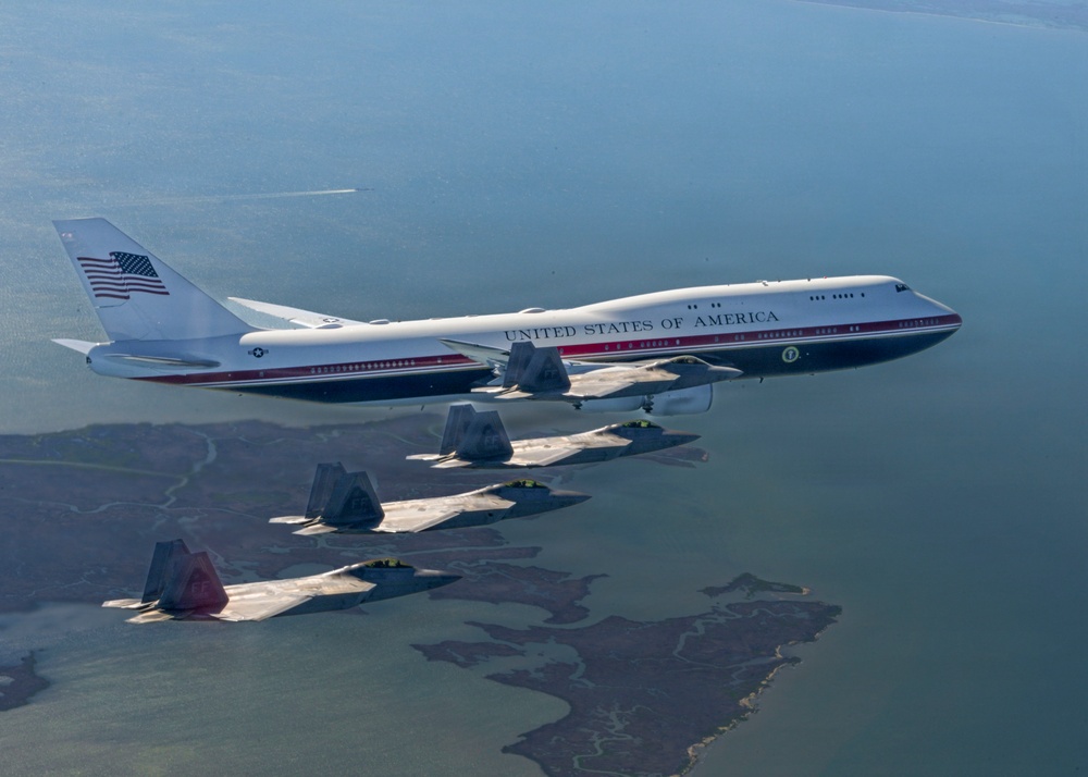 Aerial Imagery: F-22 Raptors fly with Air Force One during HUGE 1 rehearsal