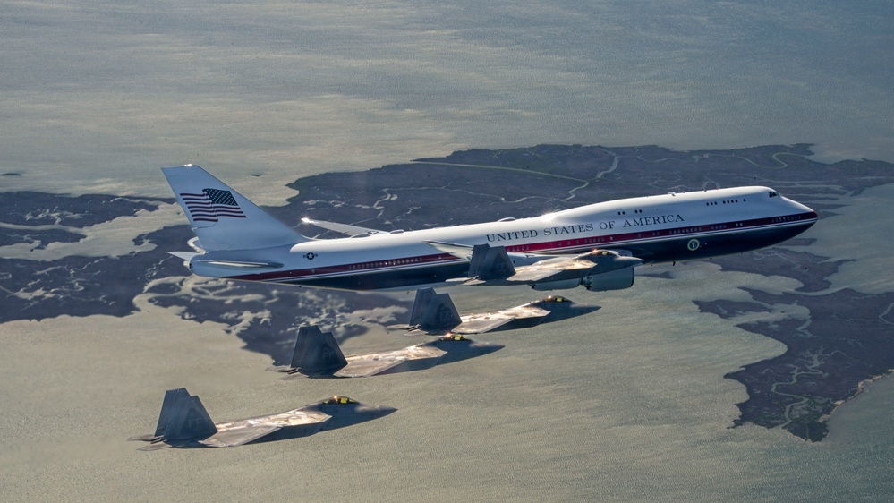 Aerial Imagery: F-22 Raptors fly with Air Force One during HUGE 1 rehearsal