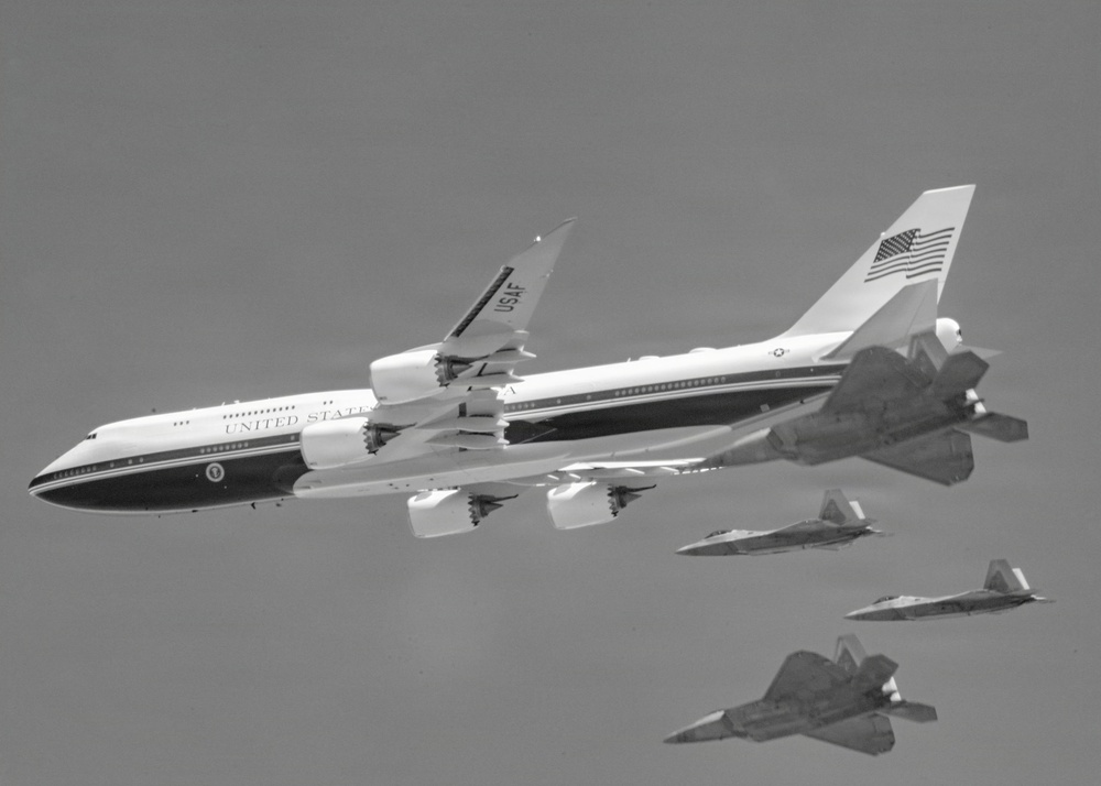 Aerial Imagery: F-22 Raptors fly with Air Force One during HUGE 1 rehearsal