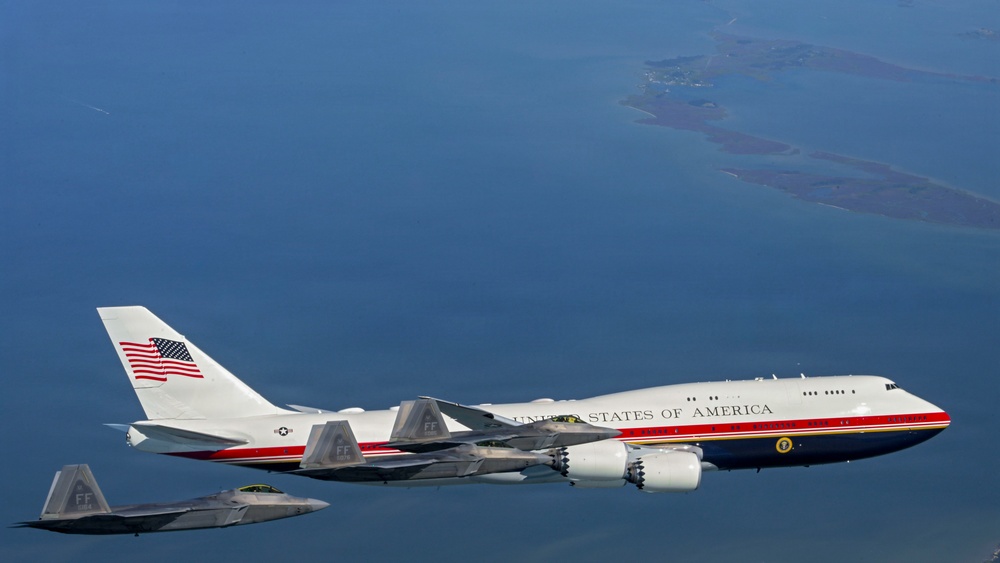 Aerial Imagery: F-22 Raptors fly with Air Force One during HUGE 1 rehearsal