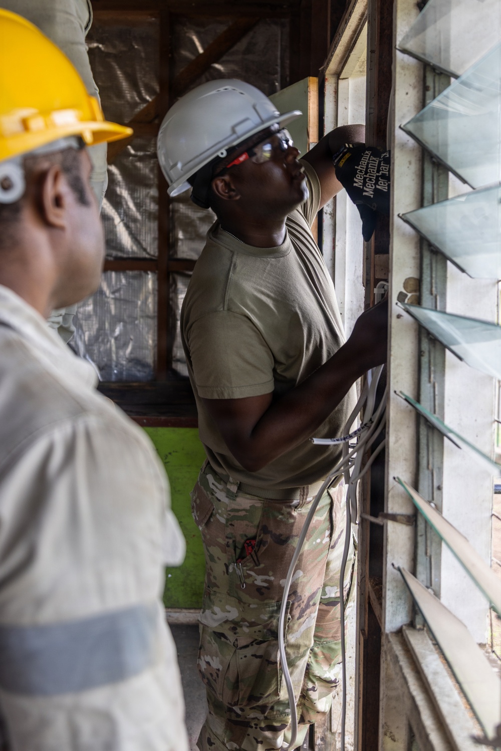 U.S., Papua New Guinea engineers prepare Igam Barracks classrooms for renovation during Tamiok Strike 26