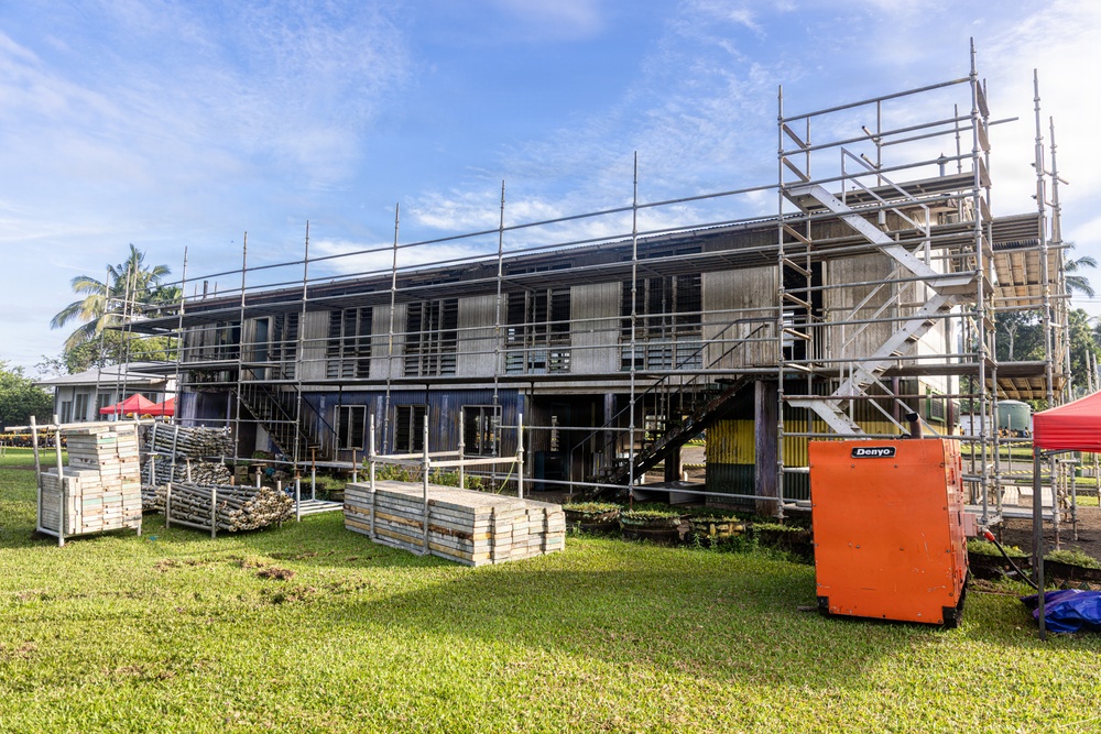 U.S., Papua New Guinea engineers prepare Igam Barracks classrooms for renovation during Tamiok Strike 26
