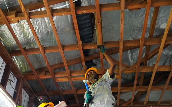 U.S., Papua New Guinea engineers prepare Igam Barracks classrooms for renovation during Tamiok Strike 26