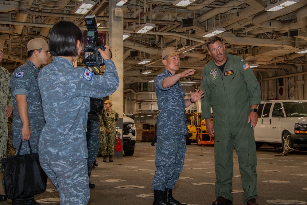 ROK Task Force Commander Tours USS Essex During RIMPAC 2026