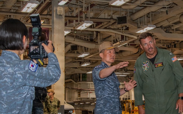 ROK Task Force Commander Tours USS Essex During RIMPAC 2026