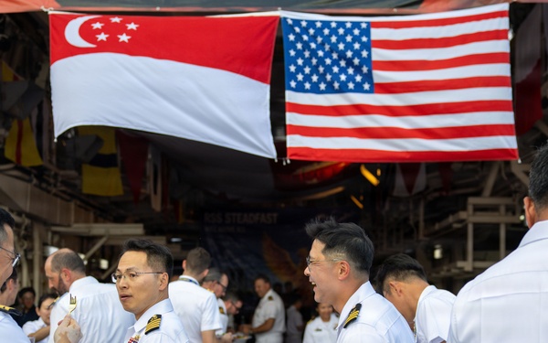 RSS Steadfast (FFG 70) Hosts Luncheon During RIMPAC 2026