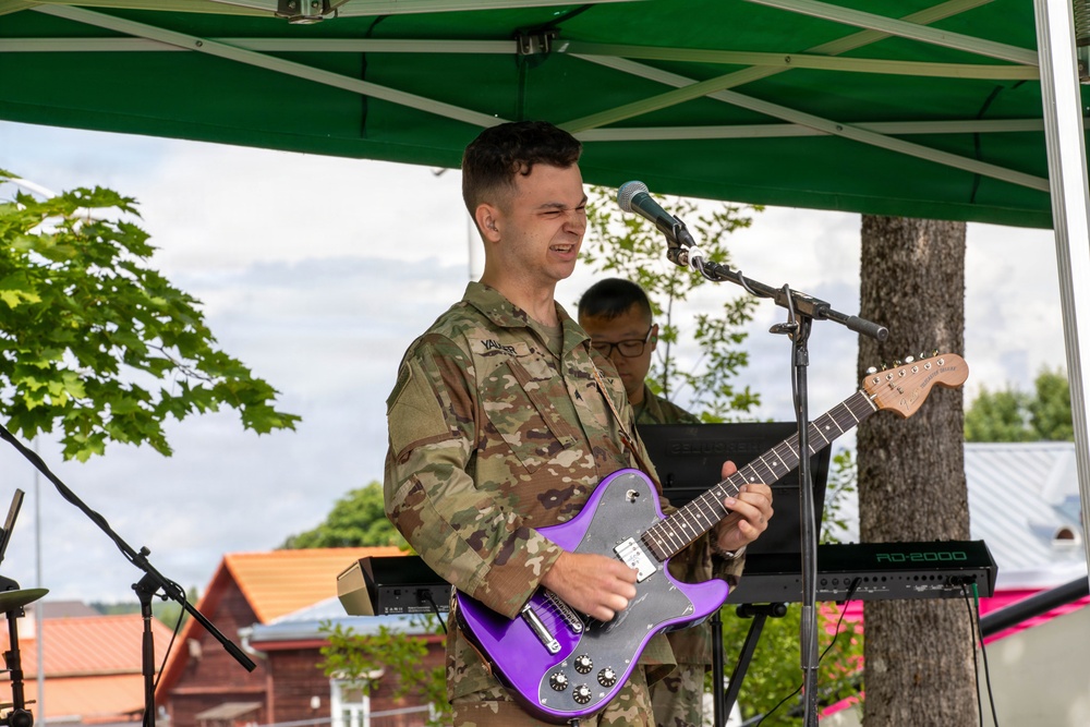 1st Infantry Division Band plays Independence Day concert in Võru, Estonia