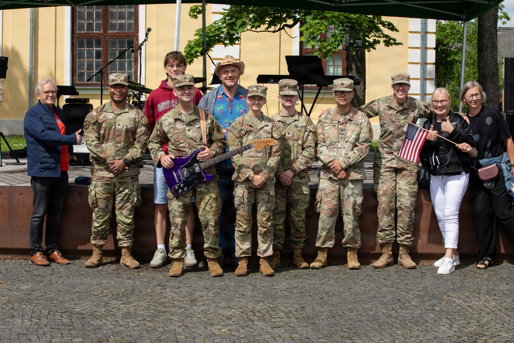 1st Infantry Division Band plays Independence Day concert in Võru, Estonia