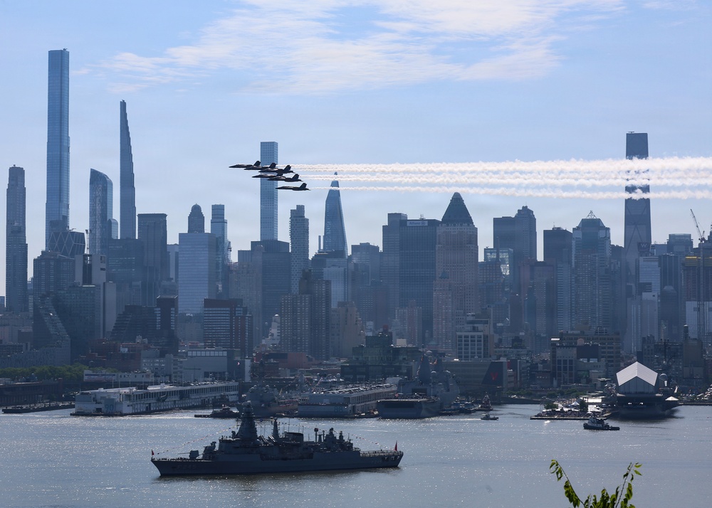 INR250 Parade of Sail and International Aerial Review