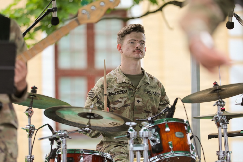 1st Infantry Division Band plays Independence Day concert in Võru, Estonia