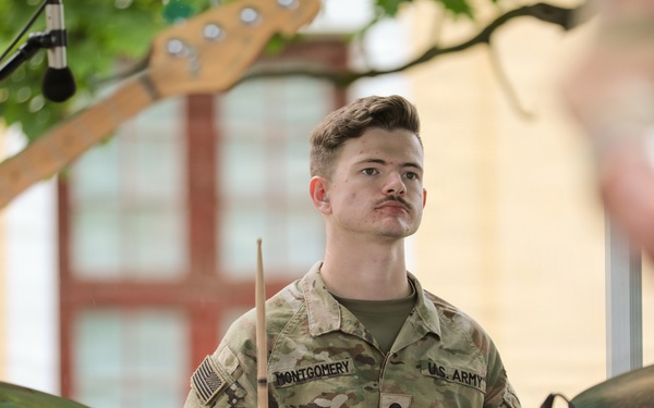1st Infantry Division Band plays Independence Day concert in Võru, Estonia