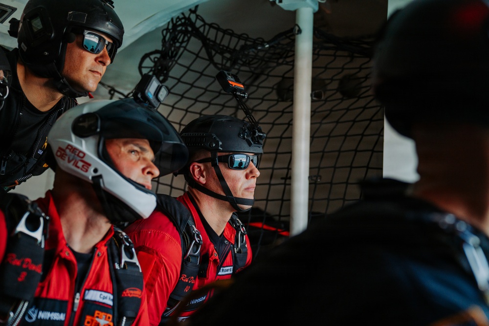 Golden Knights Showcase Precision Parachuting at Four Leaf Air Show