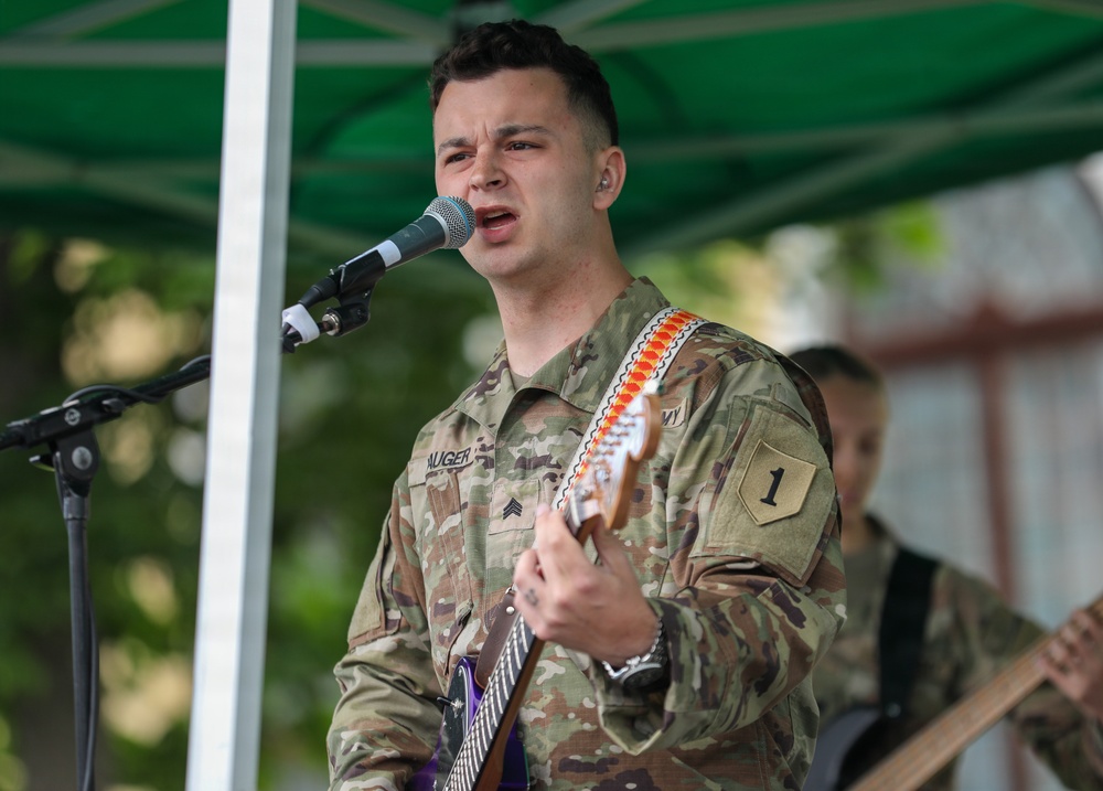 1st Infantry Division Band plays Independence Day concert in Võru, Estonia