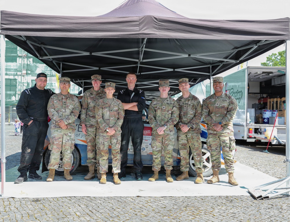 1st Infantry Division Band plays Independence Day concert in Võru, Estonia