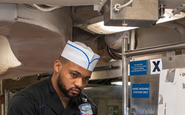 Ronald Reagan Culinary Specialists Prepare Lunch for Sailors