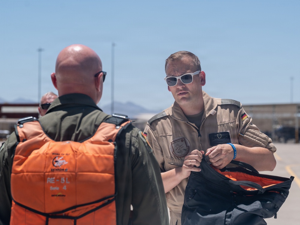 Title: Luke Commander meets with 3rd German Air Force Commander