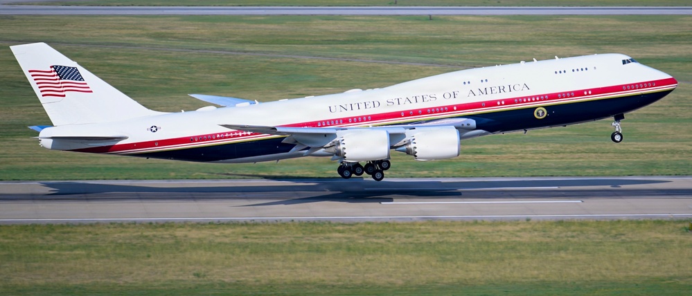 U.S. Air Force showcases past and present presidential airlift assets at Freedom 250 celebration