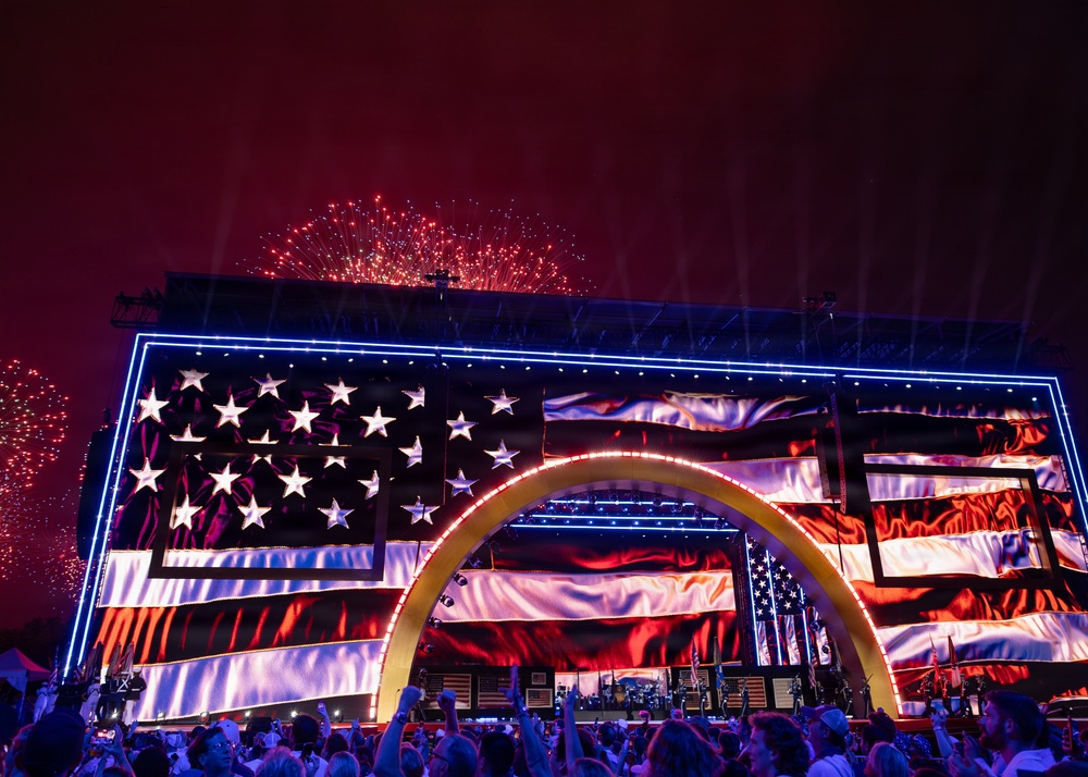 Servicemembers support Salute to America