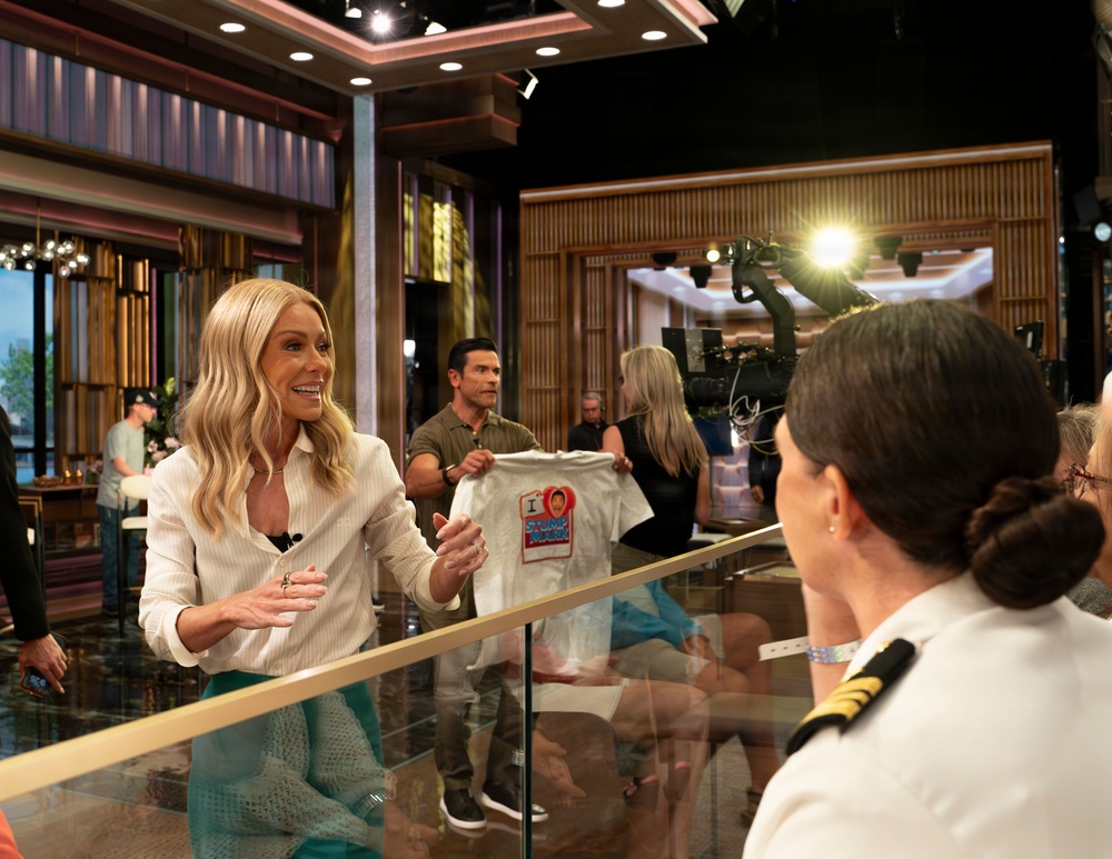 Service Members Attend 'Live with Kelly and Mark'