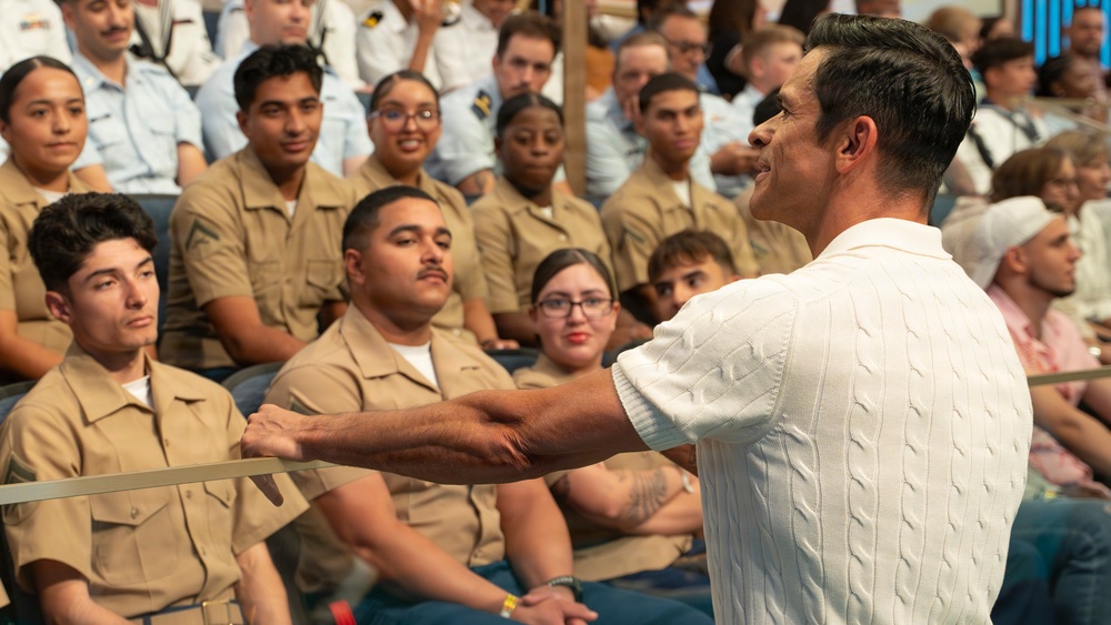 Service Members Attend 'Live with Kelly and Mark'