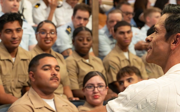 Service Members Attend 'Live with Kelly and Mark'