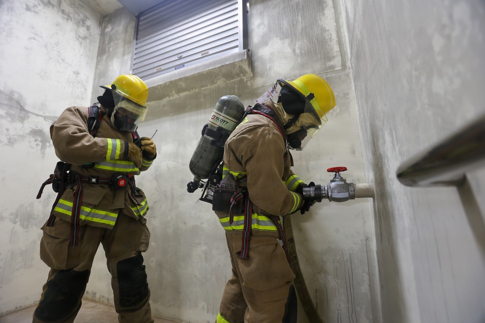 MWSS-172 practices firefighting skills in Central Training Area