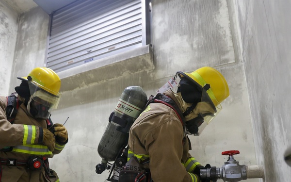 MWSS-172 practices firefighting skills in Central Training Area