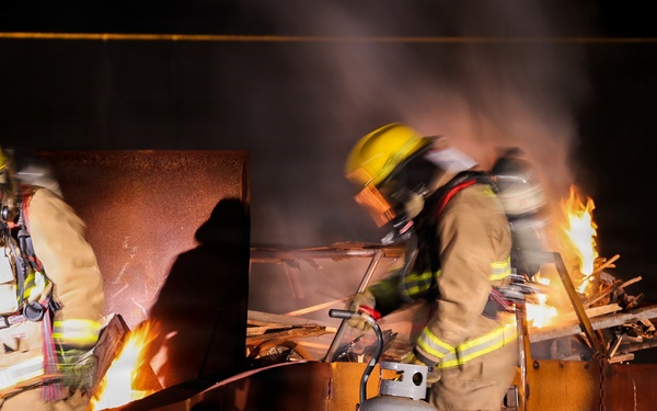 MWSS-172 practices firefighting skills in Central Training Area