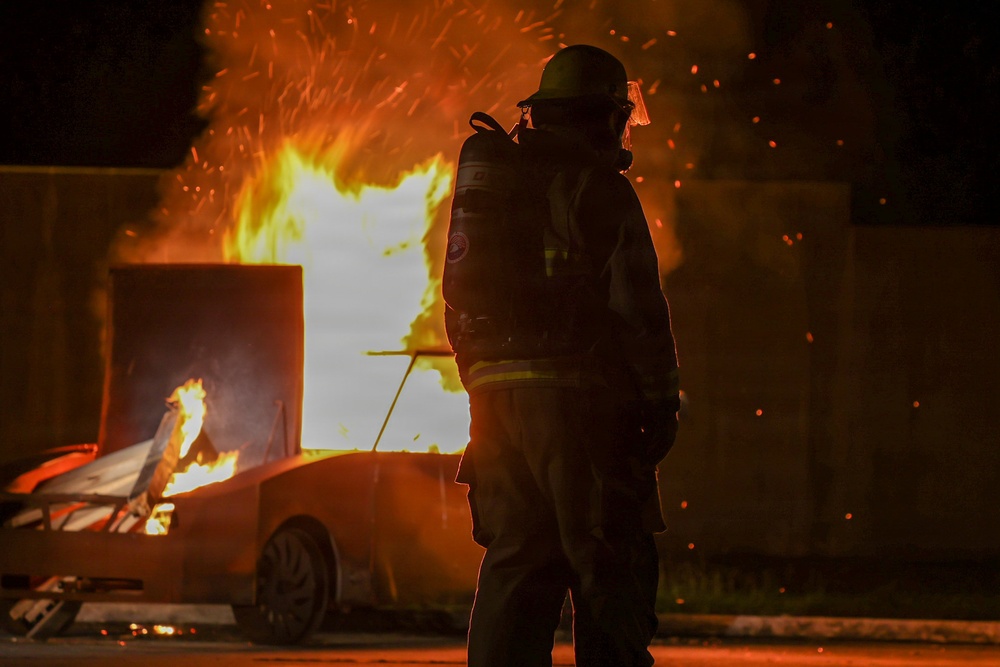 MWSS-172 practices firefighting skills in Central Training Area